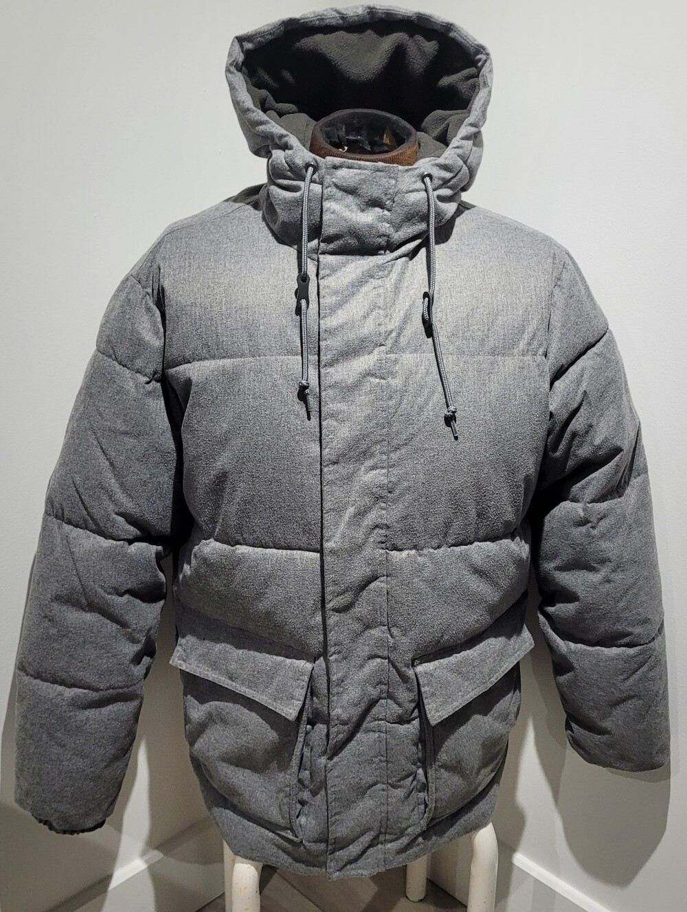 Old Navy Men's Hooded Puffer Jacket Medium Gray Winter Essentials Cozy